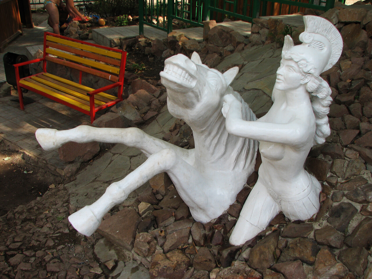 Скульптура "Амазонка с конём"
