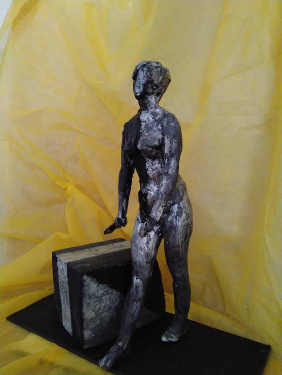 Cкульптура "Ни чёрное, ни белое" (эскиз м 1:3)